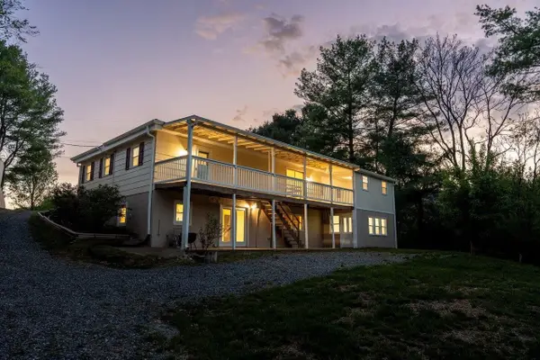 782 Shipyard Rd, Shenandoah, VA 22849