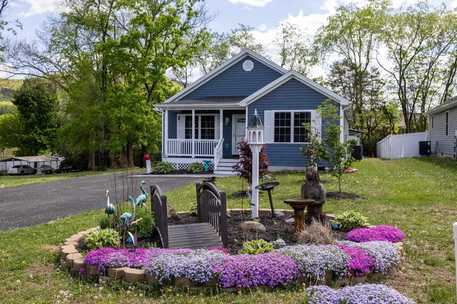 206 Summit Ave W, Elkton, VA 22827 - #2