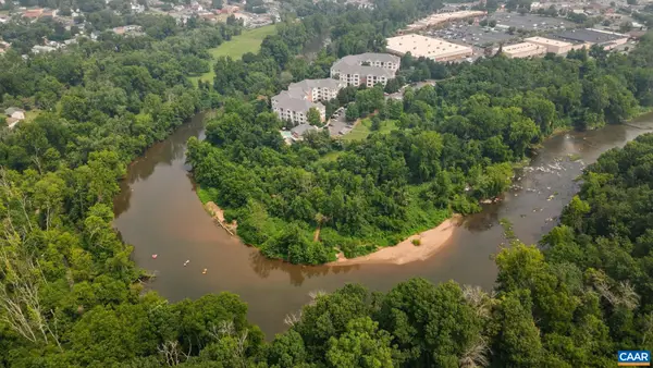 300 Riverbend Dr, Charlottesville, VA 22911