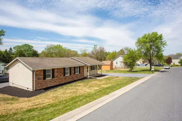 289 Morningside Dr, Broadway, VA 22815