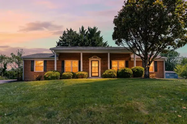 56 Idlewood Blvd, Staunton, VA 24401