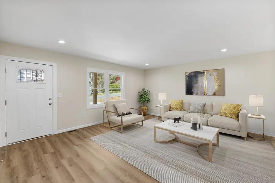 7 West High St, Stuarts Draft, VA 24477 - #3