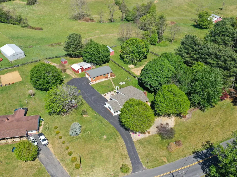 134 Greenville School Rd, Greenville, VA 24440 - #2