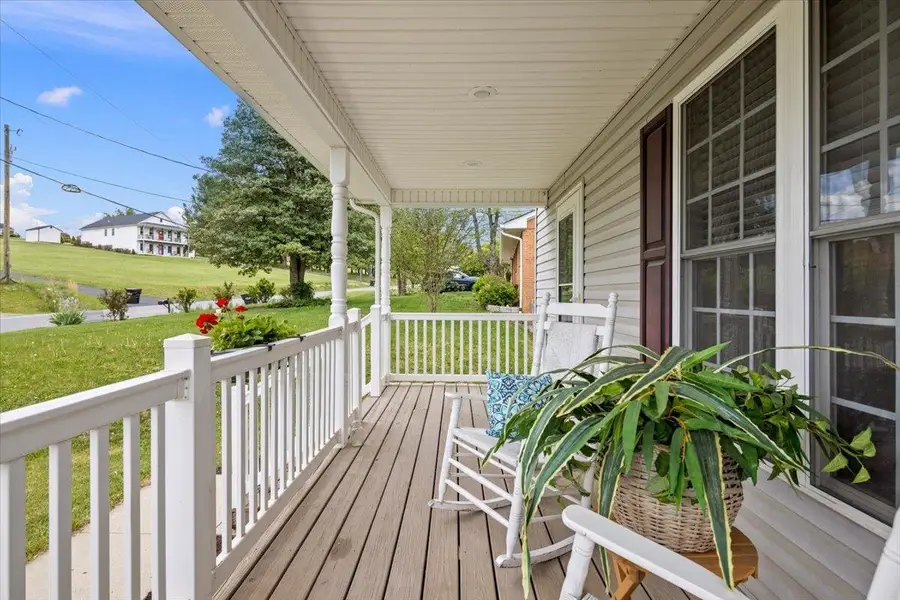 385 National Ave, Staunton, VA 24401 - #3