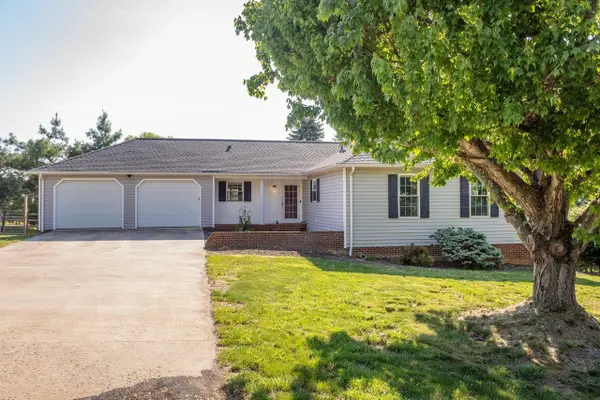 127 Valley View Ave, Mount Sidney, VA 24467