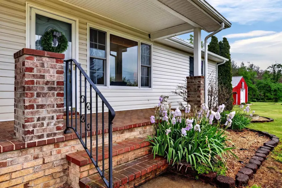1582 Howardsville Tpke, Stuarts Draft, VA 24477 - #3
