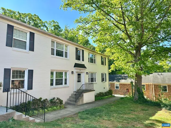 2412 Barracks Pl, Charlottesville, VA 22901