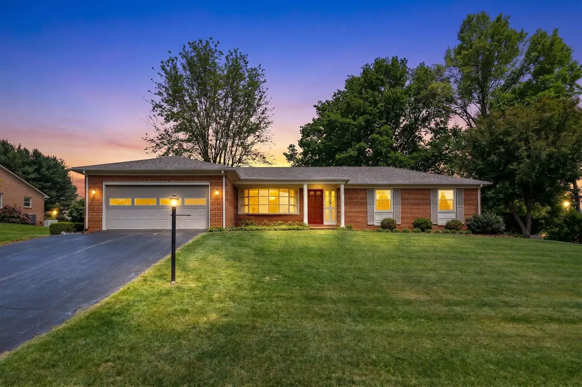 609 Sumter Rd, Waynesboro, VA 22980 - #1