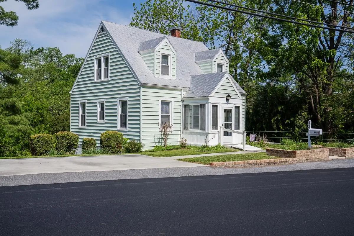 820 Donaghe St, Staunton, VA 24401 - #1