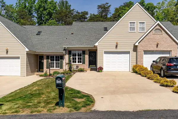 43 Hickory Nut Ln, Staunton, VA 24401