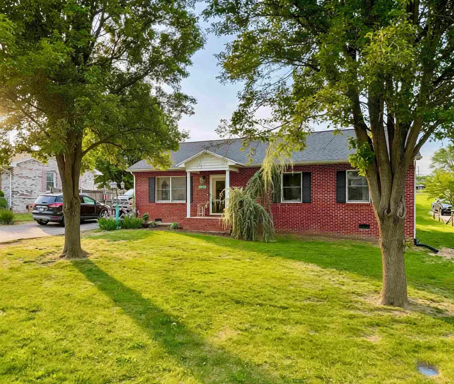 222 1st St, Broadway, VA 22815 - #2