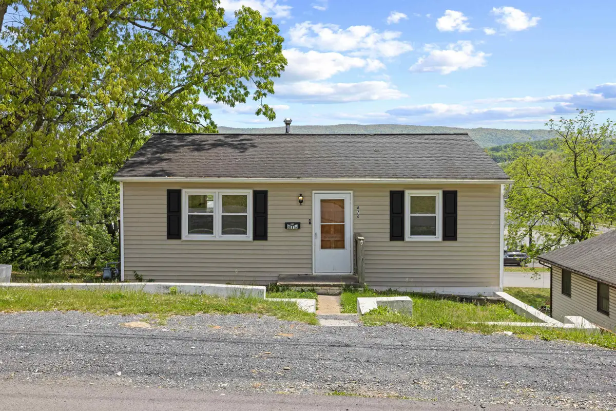 870 Fairfax Ave, Waynesboro, VA 22980 - #1