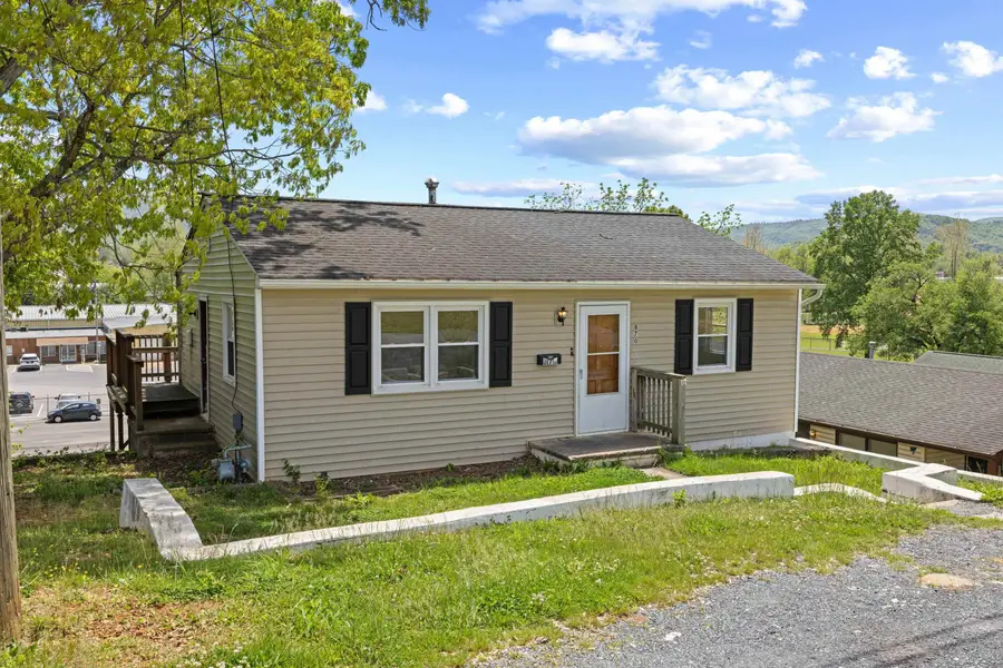 870 Fairfax Ave, Waynesboro, VA 22980 - #2