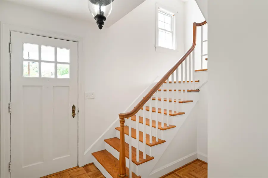 7 Taylor St, Staunton, VA 24401 - #3
