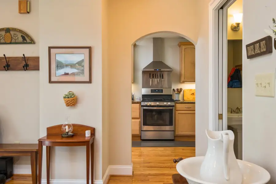 446 Mountain View Dr, Staunton, VA 24401 - #2
