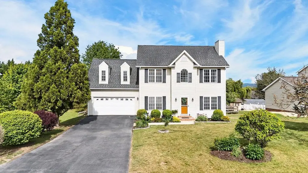 106 Bowmans Run Dr, Stuarts Draft, VA 24477 - #1