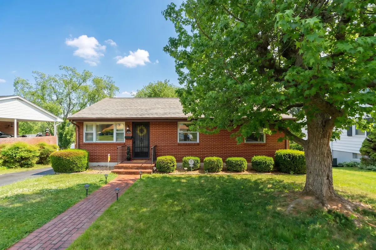 1319 Blandford St, Staunton, VA 24401 - #1