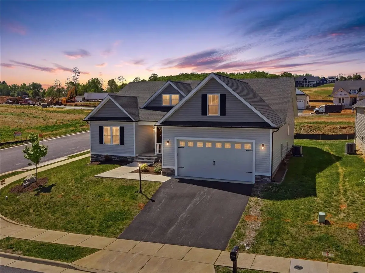 201 Spring Run Ln, Waynesboro, VA 22980 - #1