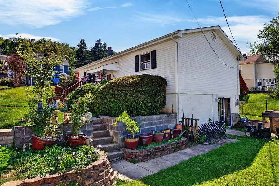 203 Hall St, Staunton, VA 24401 - #3