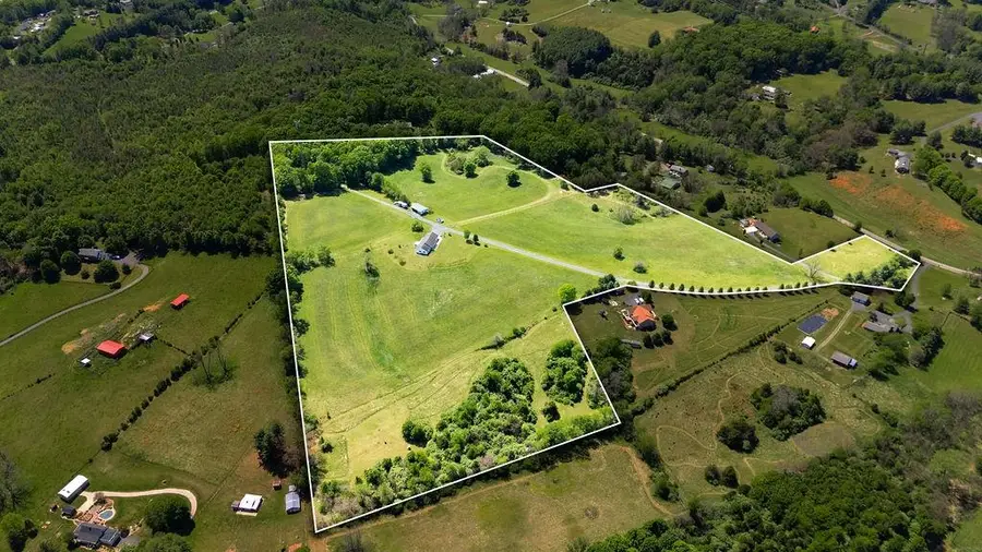 112 Guernsey Ln, Staunton, VA 24401 - #3