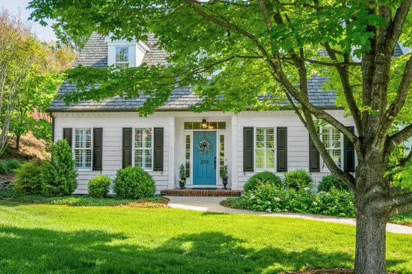 209 Kings Sq, Staunton, VA 24401