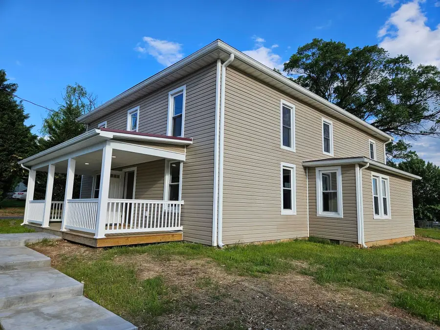 806 Junior Ave, Shenandoah, VA 22849 - #2