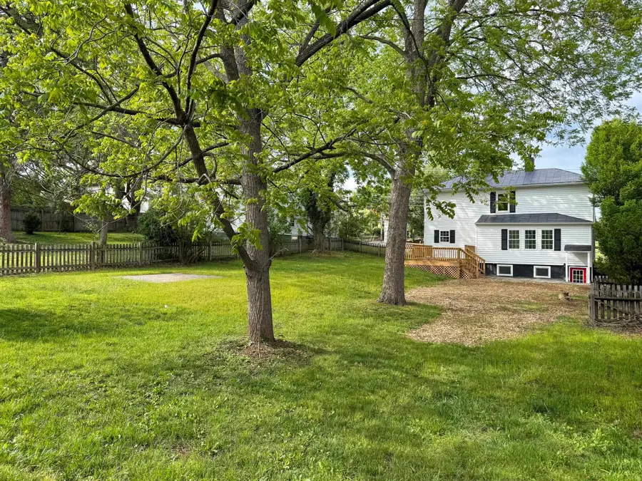 1202 Beverley St W, Staunton, VA 24401 - #2