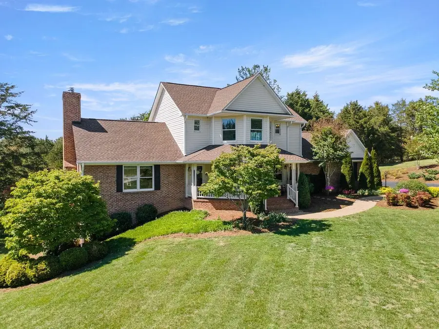 269 Baldwin Ln, Staunton, VA 24401 - #2