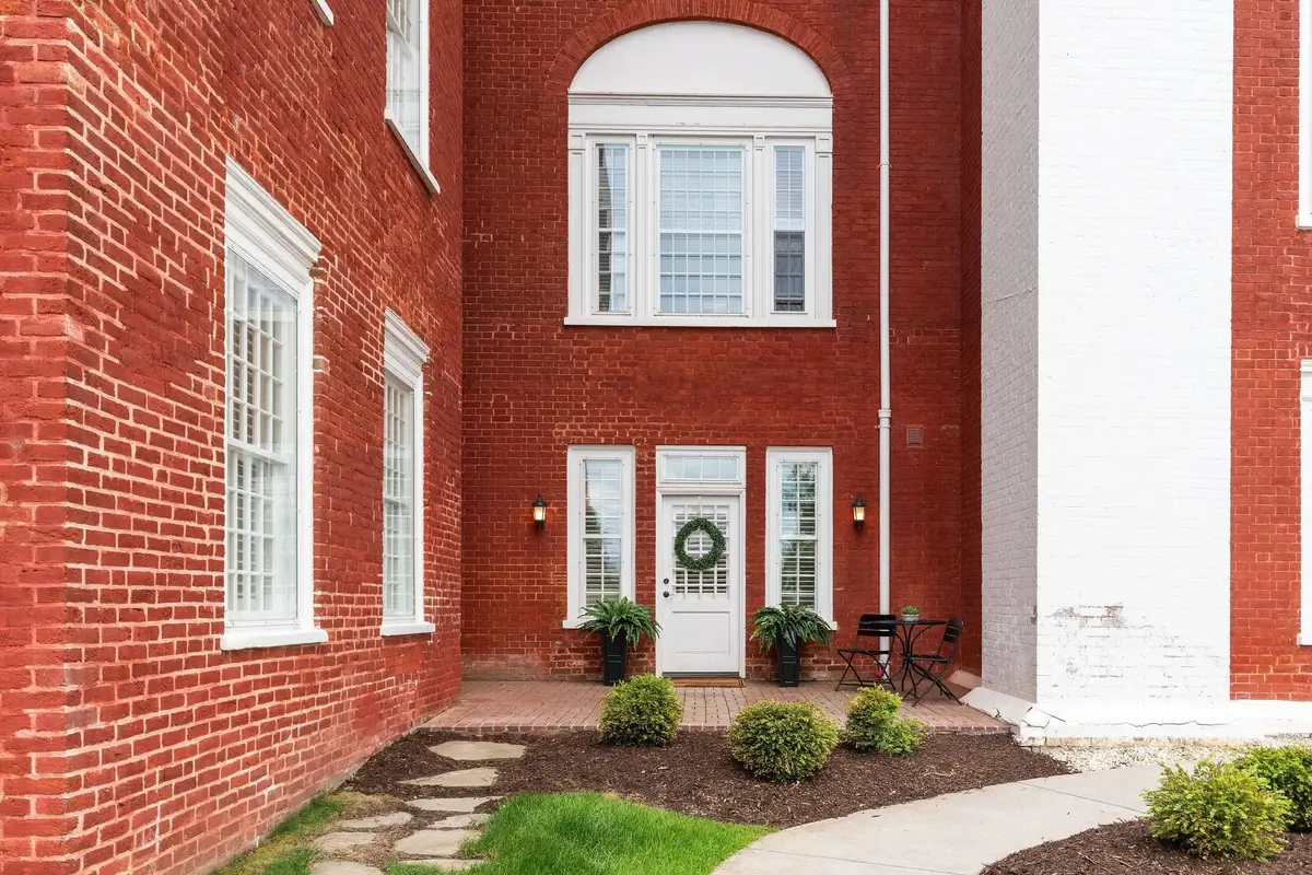 100 Village Dr, Staunton, VA 24401 - #1