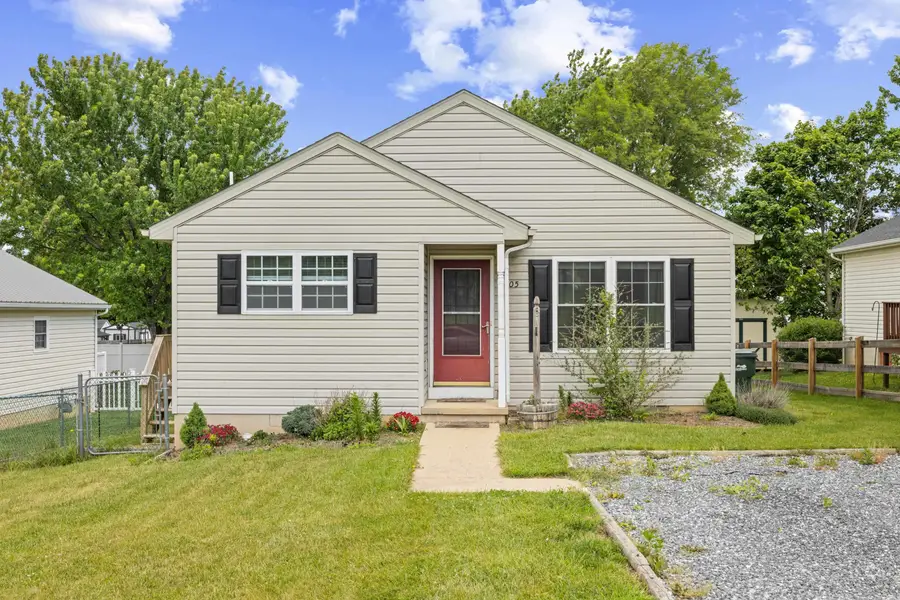 1005 D St, Waynesboro, VA 22980 - #2