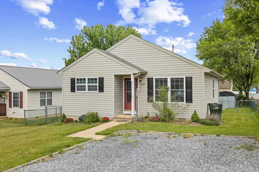 1005 D St, Waynesboro, VA 22980 - #3