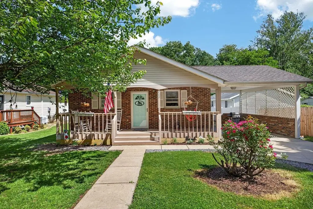 605 Randolph St, Staunton, VA 24401 - #1