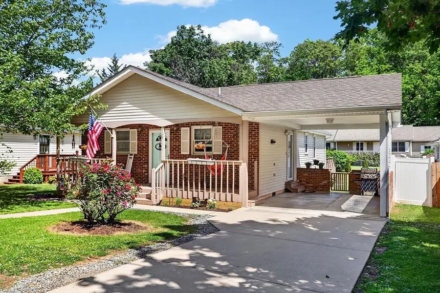 605 Randolph St, Staunton, VA 24401 - #2