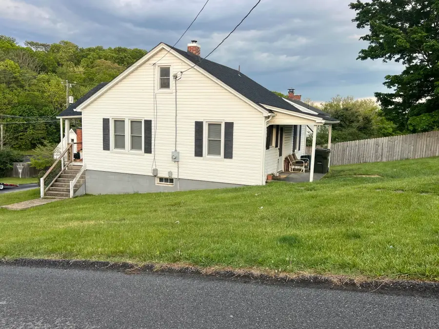 2106 Poplar St, Staunton, VA 24401 - #3