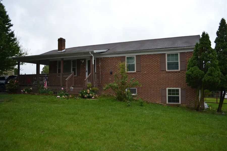 108 Harper St, Weyers Cave, VA 24486 - #2