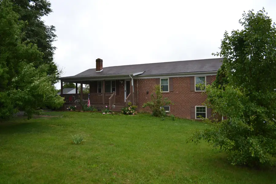 108 Harper St, Weyers Cave, VA 24486 - #3