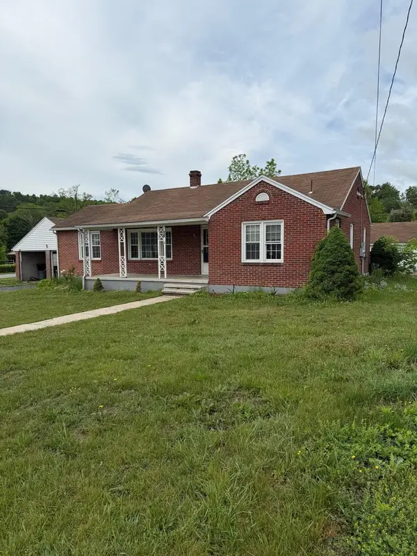 56 Church St N, Craigsville, VA 24430