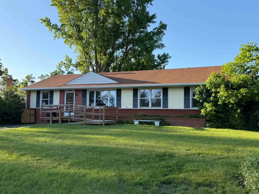 406 Linden Dr, Staunton, VA 24401 - #2