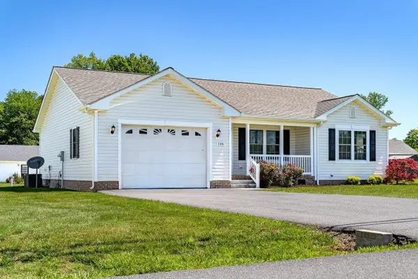 106 7th St, Grottoes, VA 24441