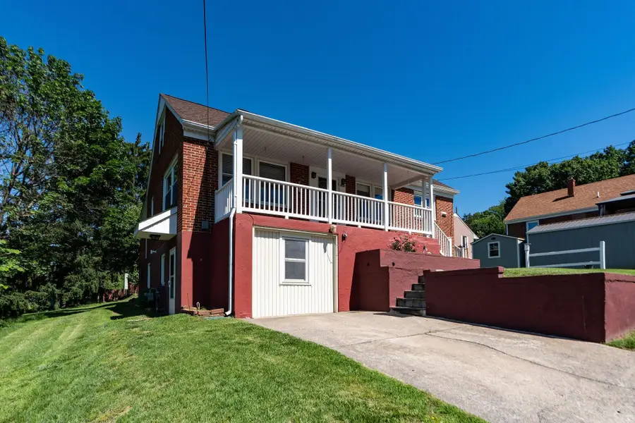 708 Mason St, Staunton, VA 24401 - #3