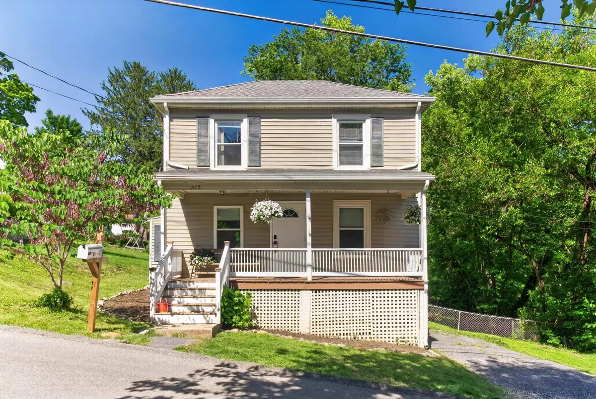 215 Virginia Ave, Staunton, VA 24401 - #1