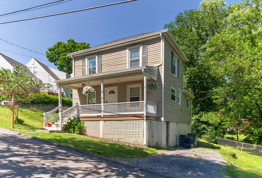 215 Virginia Ave, Staunton, VA 24401 - #2