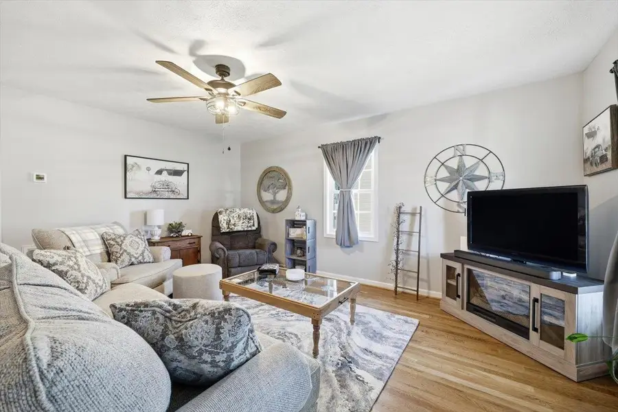 115 Hodge St, Stuarts Draft, VA 24477 - #3