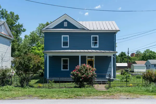 315 12th St W, Waynesboro, VA 22980