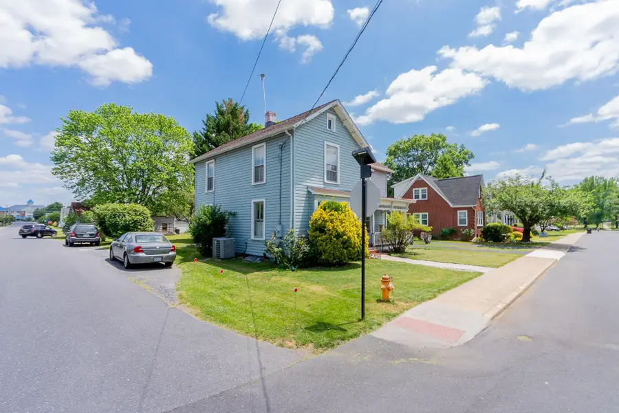 300 Broad St, Bridgewater, VA 22812 - #3