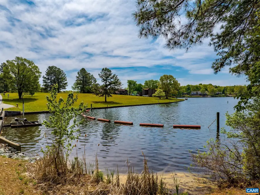 942 Jefferson Dr, Palmyra, VA 22963 - #2