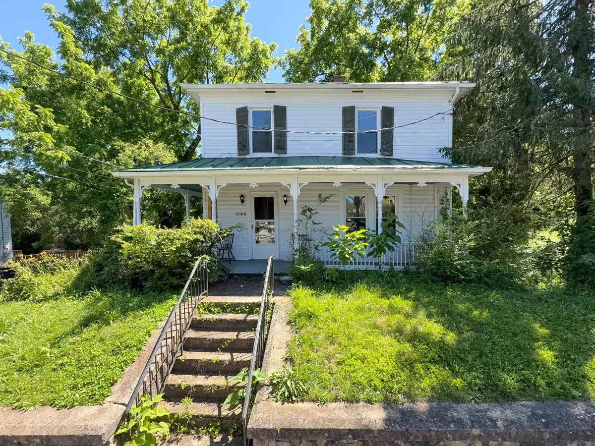 1208 Beverly St W, Staunton, VA 24401 - #1