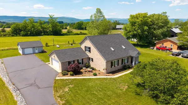 1802 River Rd N, Mount Solon, VA 22843