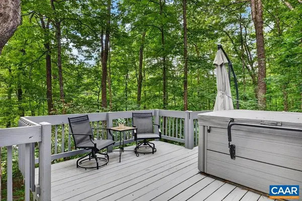 25 Hickorynut Rd, Roseland, VA 22967