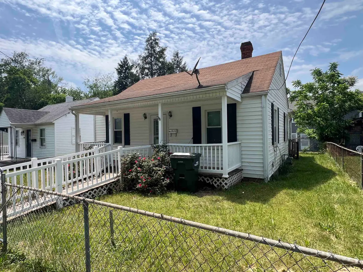 207 Winchester Ave N, Waynesboro, VA 22980 - #1